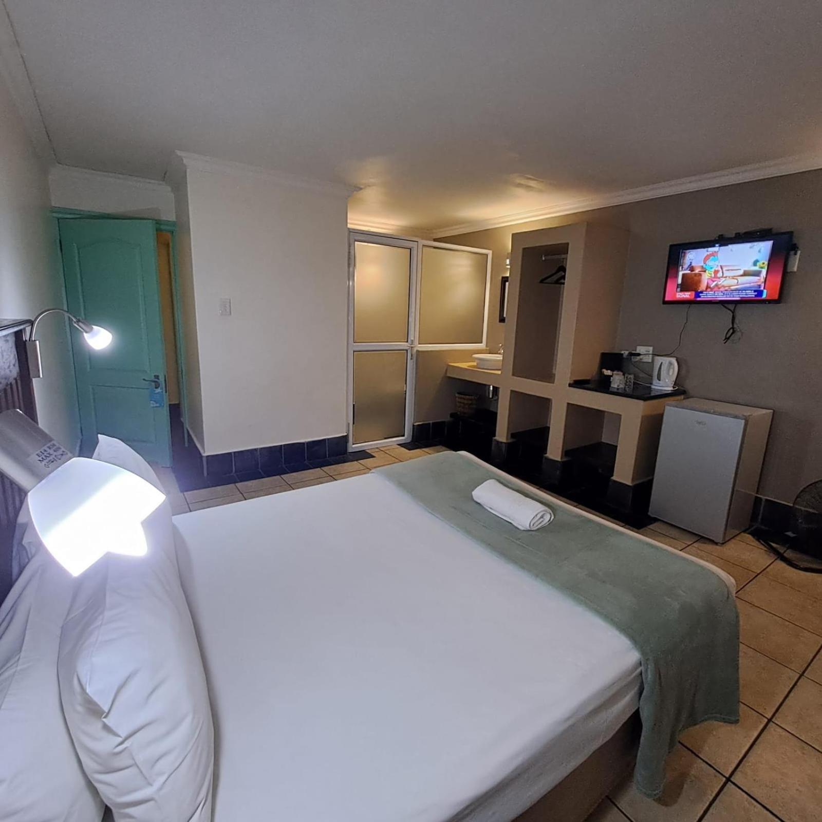 מוסל ביי Green Door Guesthouse חדר תמונה